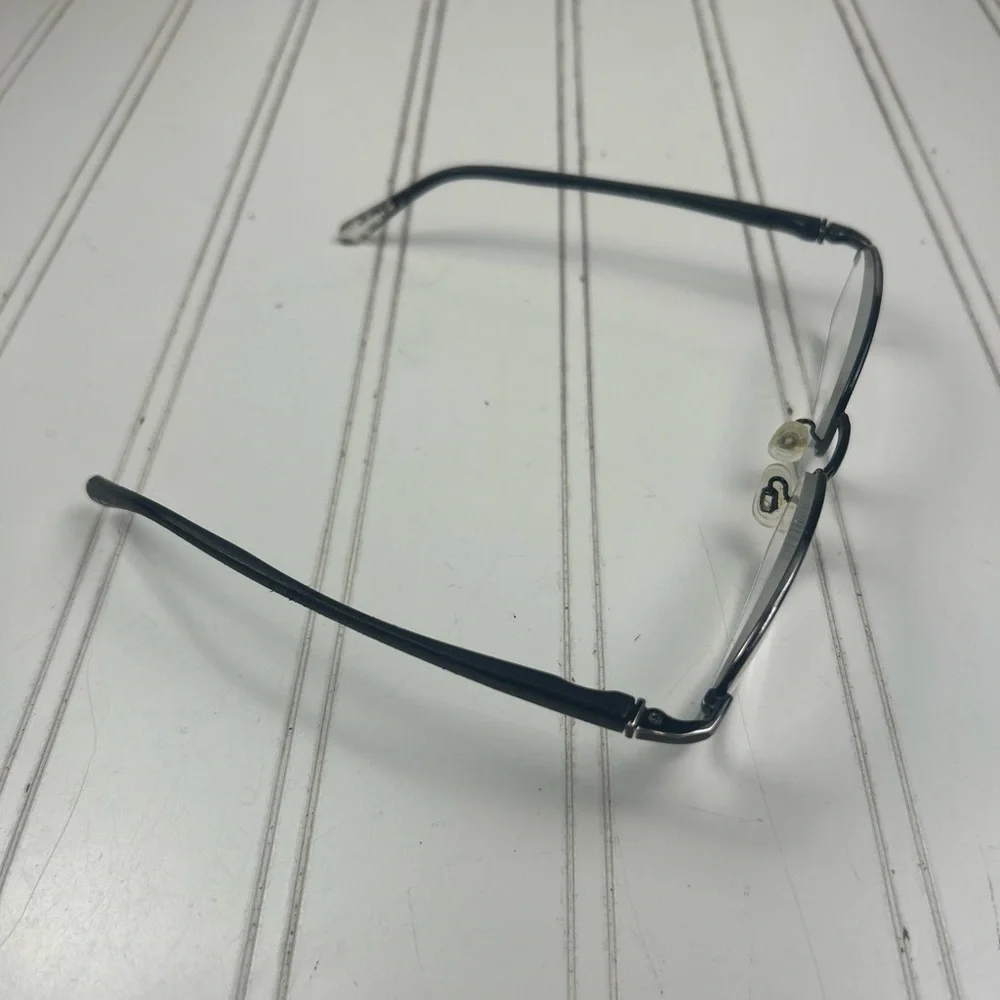 Black Metal Frame Rectangle Readers โ Unisex Eyeglasses - Picture 4 of 6